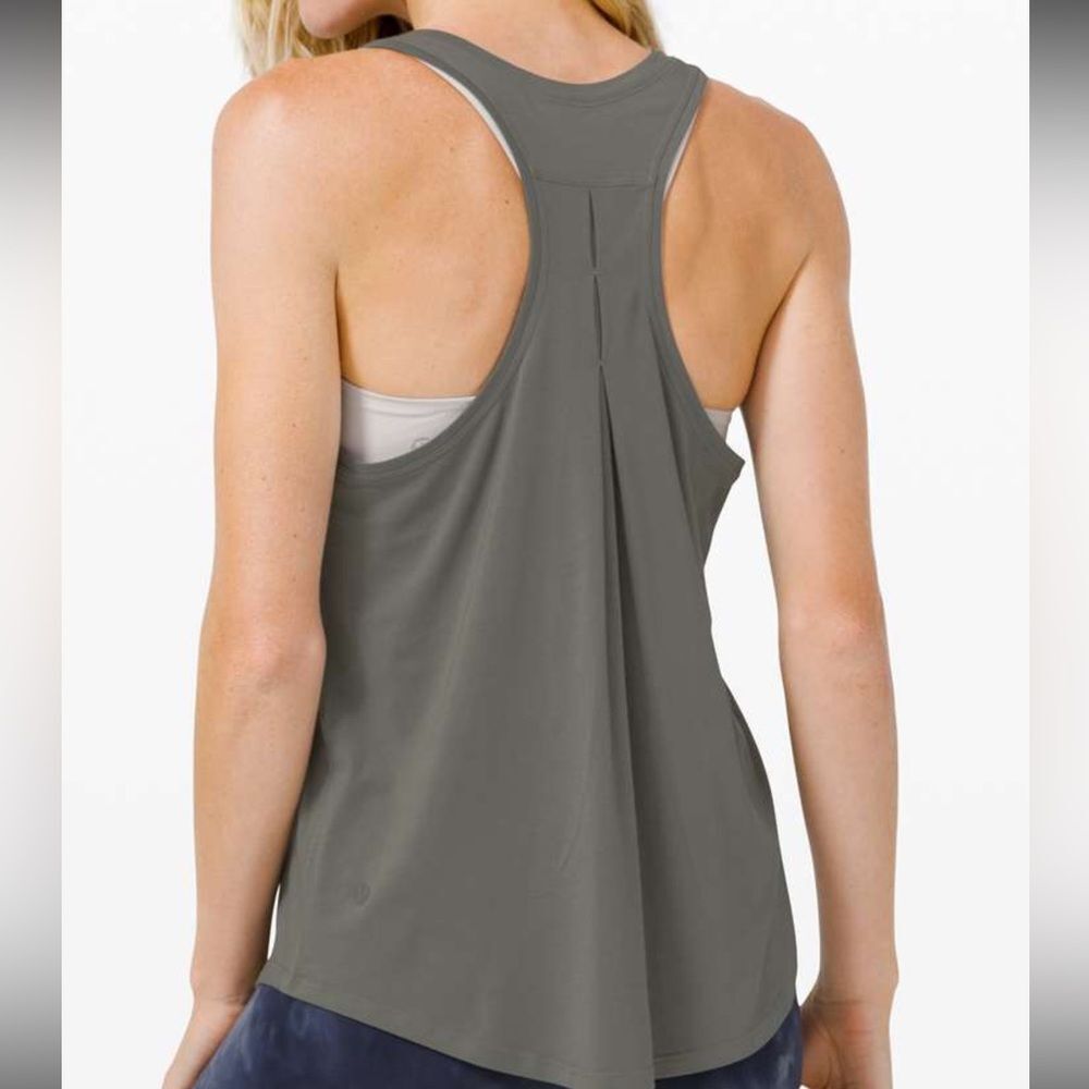 Lululemon‎ tie tank in a grey with white spots incorporated